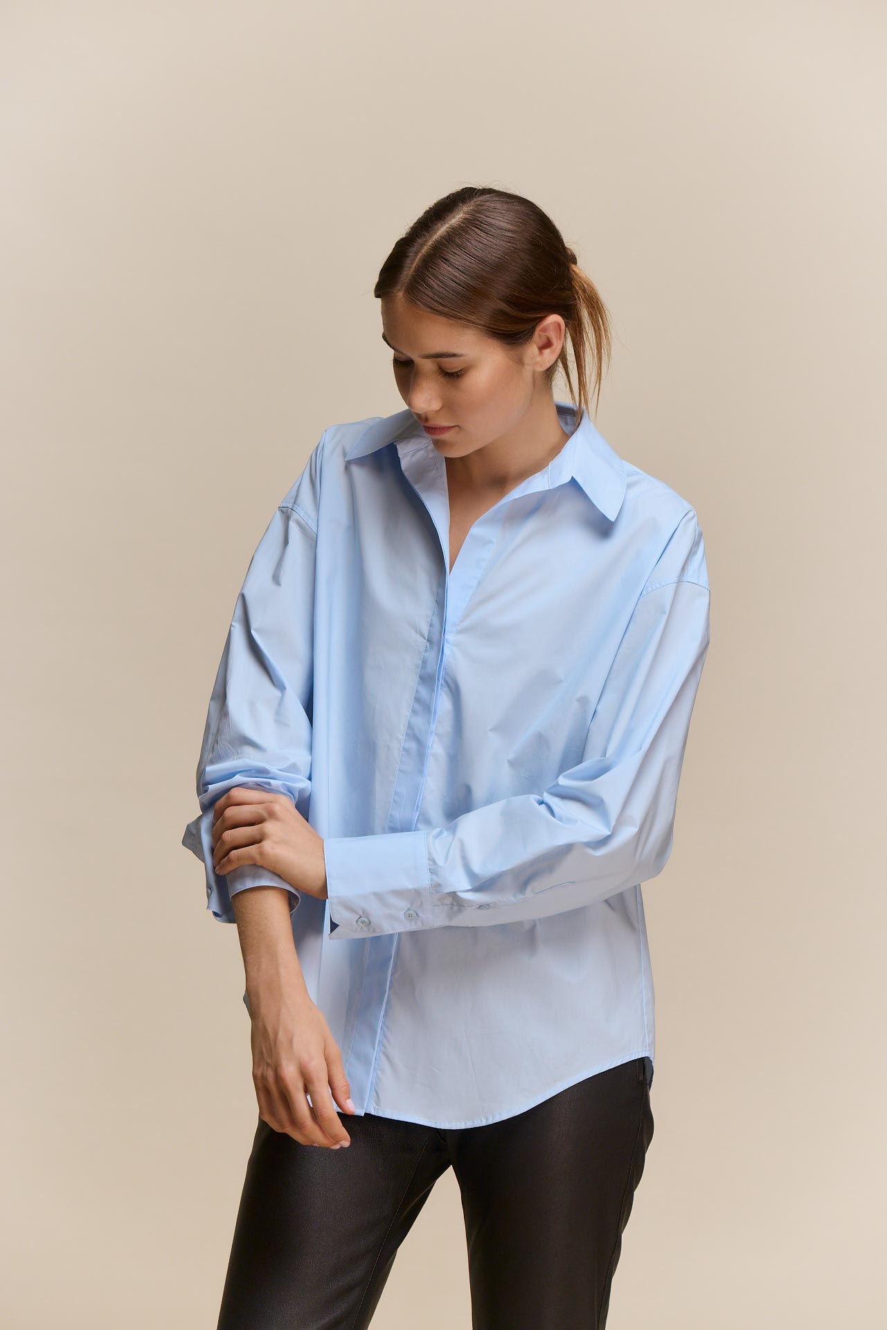 awada_camisa-basica-poplin_42-09-2026__picture-64967