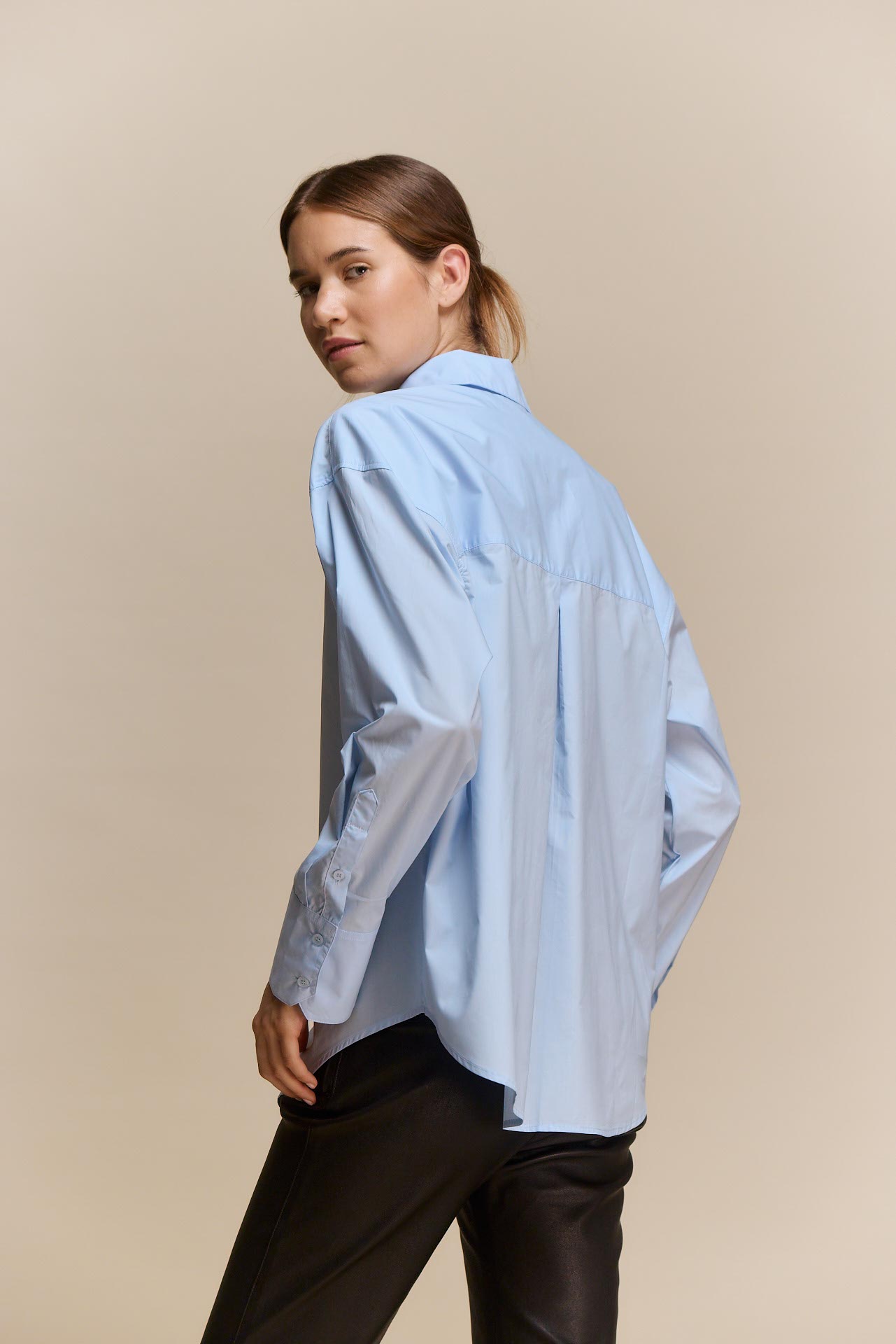 awada_camisa-basica-poplin_42-09-2026__picture-64969