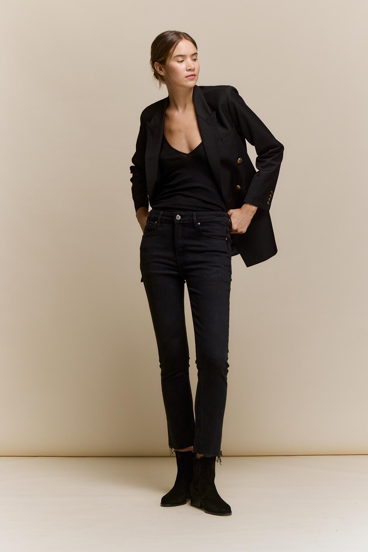 awada_jean-slim-black_27-24-2026__picture-64987