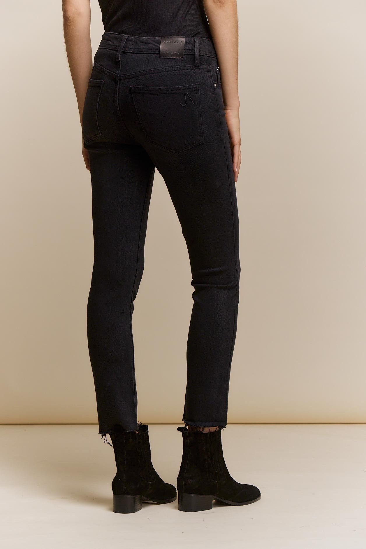 awada_jean-slim-black_27-24-2026__picture-64991