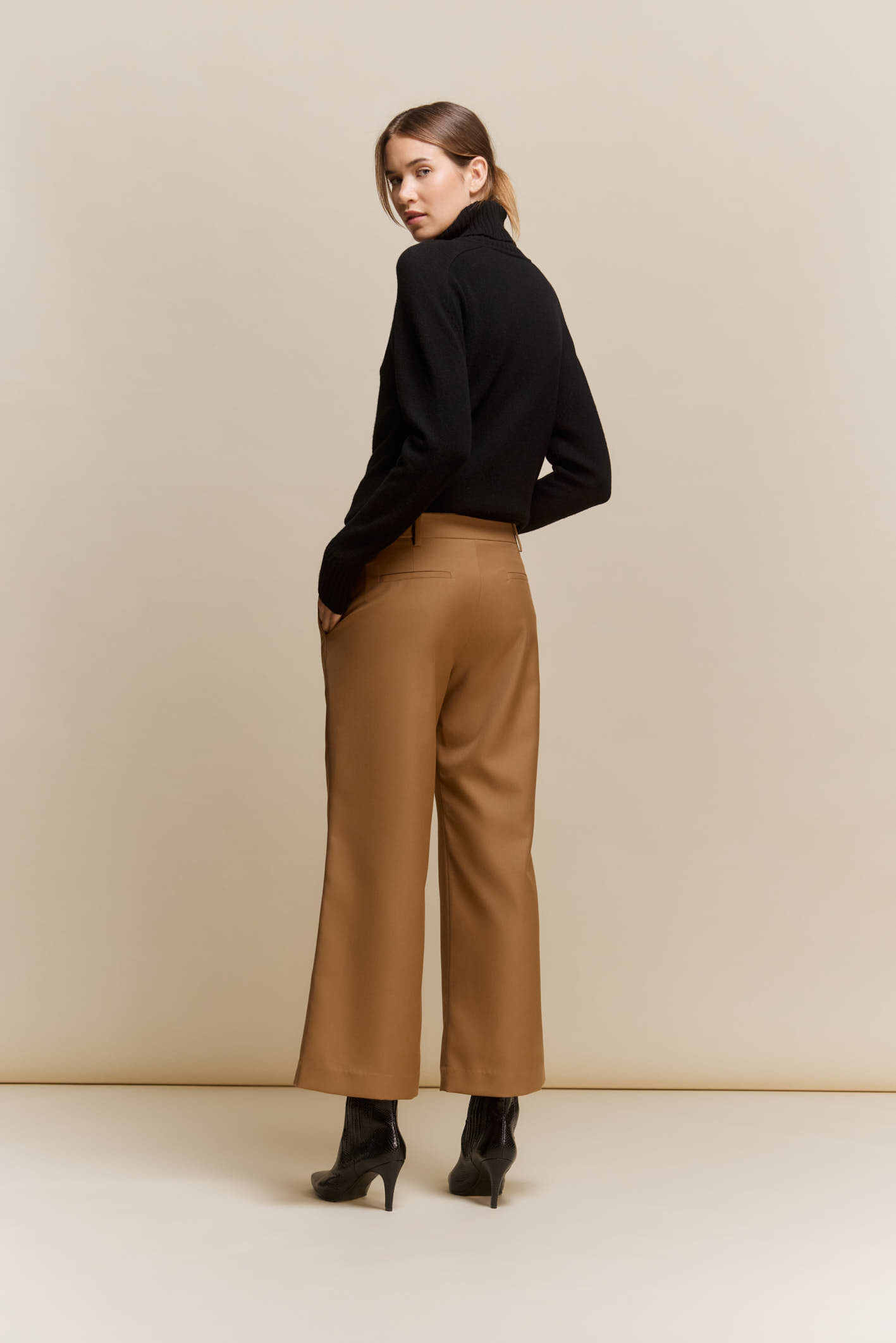 awada_pantalon-sastre_31-09-2026__picture-65090