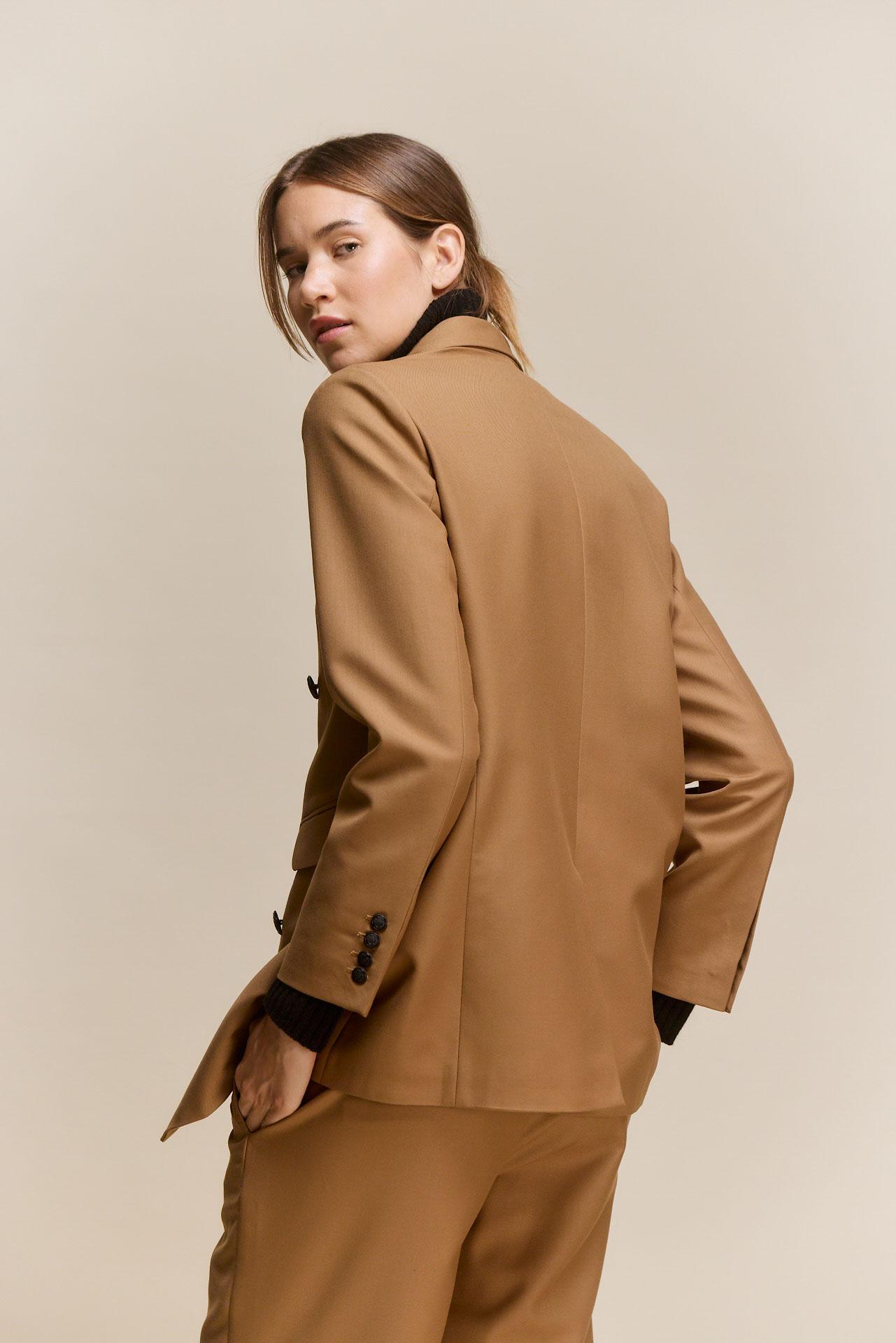 awada_blazer-botones_58-10-2026__picture-65107