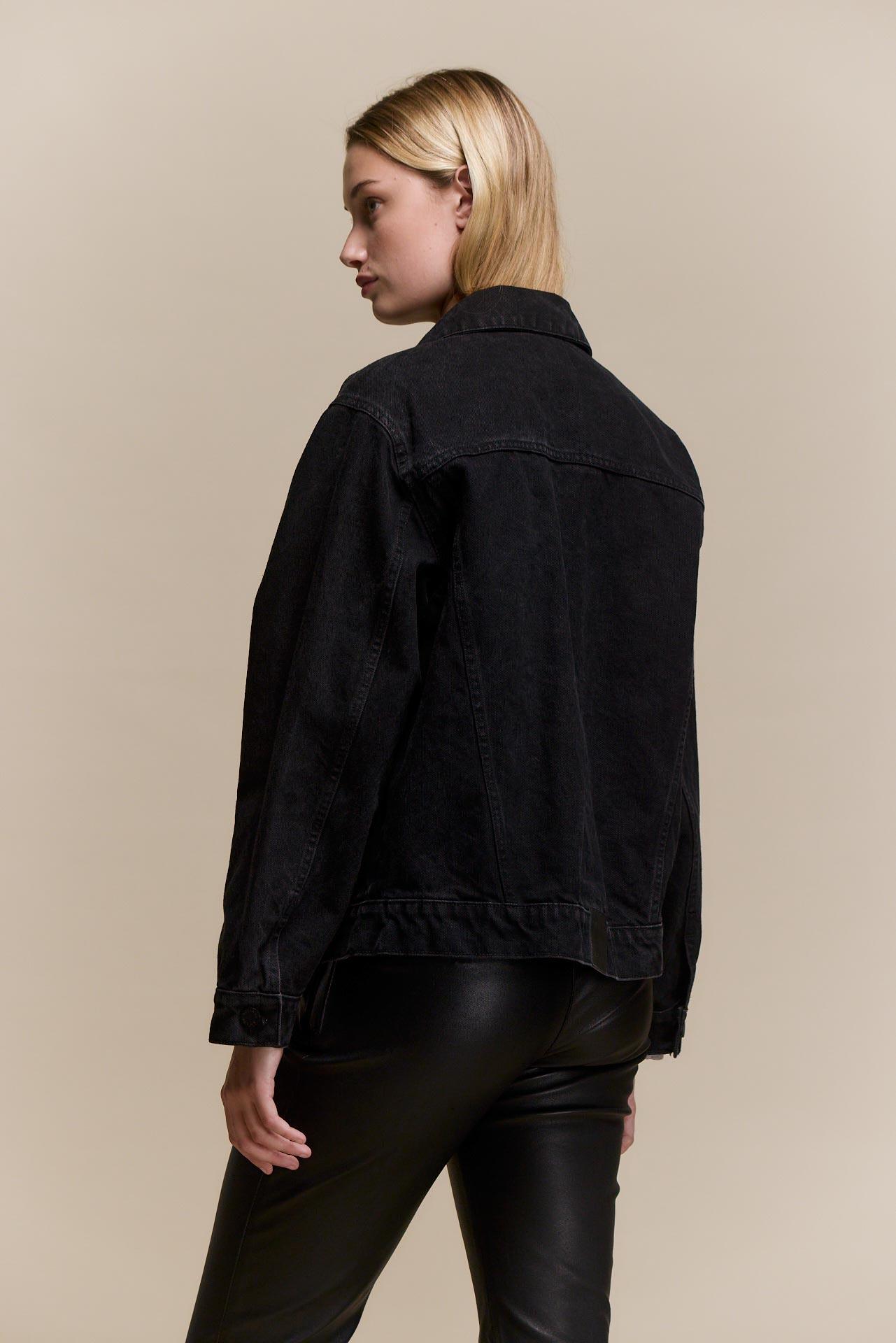 awada_campera-black_46-09-2026__picture-65115