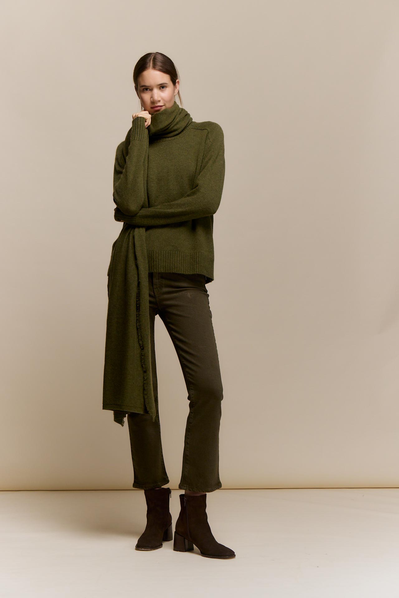 awada_jean-bootcut-crop_51-09-2026__picture-65124